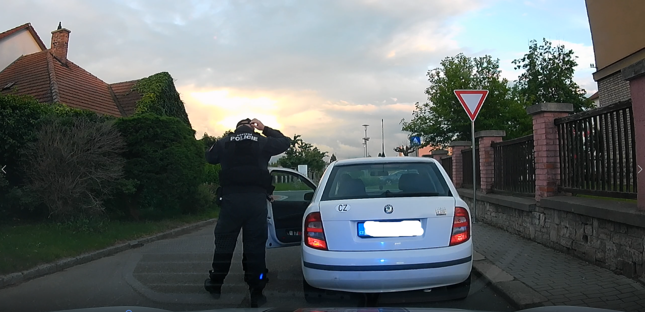 Pod vlivem alkoholu usedl za volant Pod vlivem alkoholu usedl za volant
